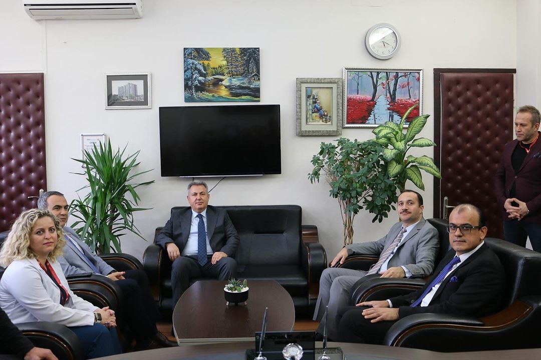 İzmir Valisi Elban, Karabağlar Kaymakamı Özgür, İzmir İl Sağlık Müdürü Erkuş, Başhekim Doç. Dr. Çalık ve Hastane Müdürü Pehlivan yeni yılda hastane personeli ve hastalara ziyarette bulundular